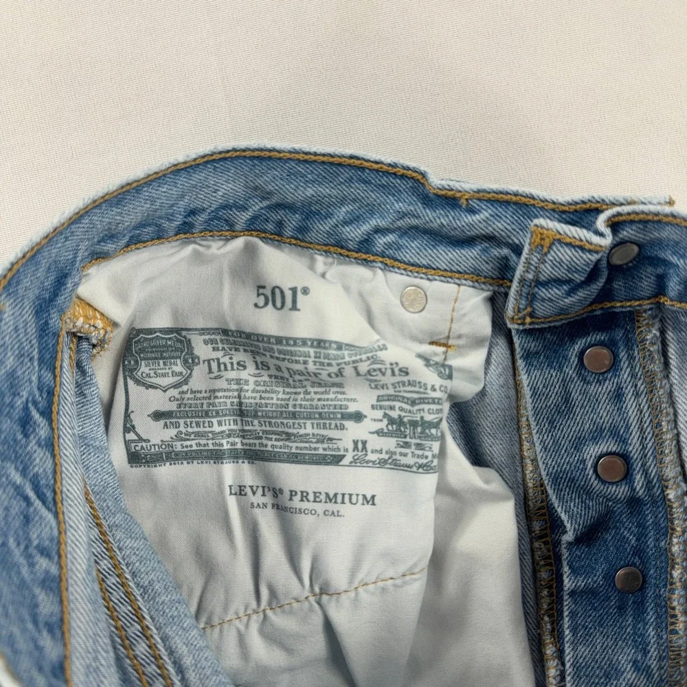 Levis please note